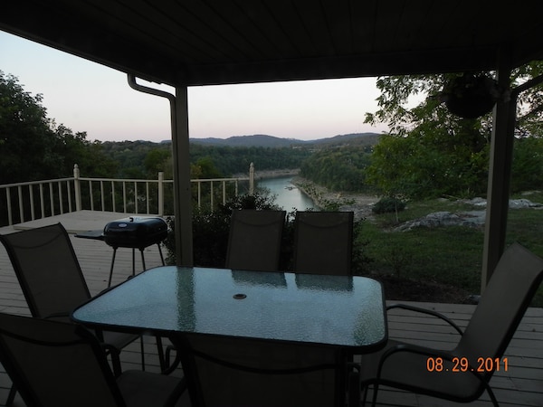 Amazing Lake View Home, Fire Pit, Grill, Fireplace, Close To Boat Ramps - General Burnside Island State Park, Burnside