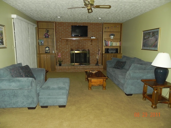 Amazing Lake View Home, Fire Pit, Grill, Fireplace, Close To Boat Ramps - Bronston, KY