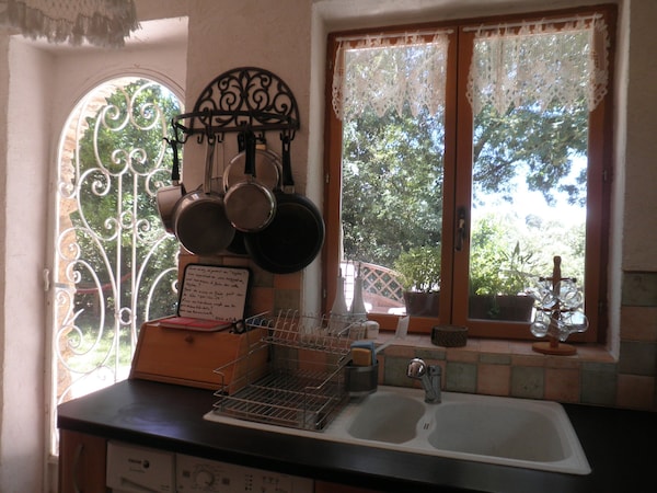 Charming Self-catering Stone Cottage In The Uzes Region With Shared Swimming Pool - Gard