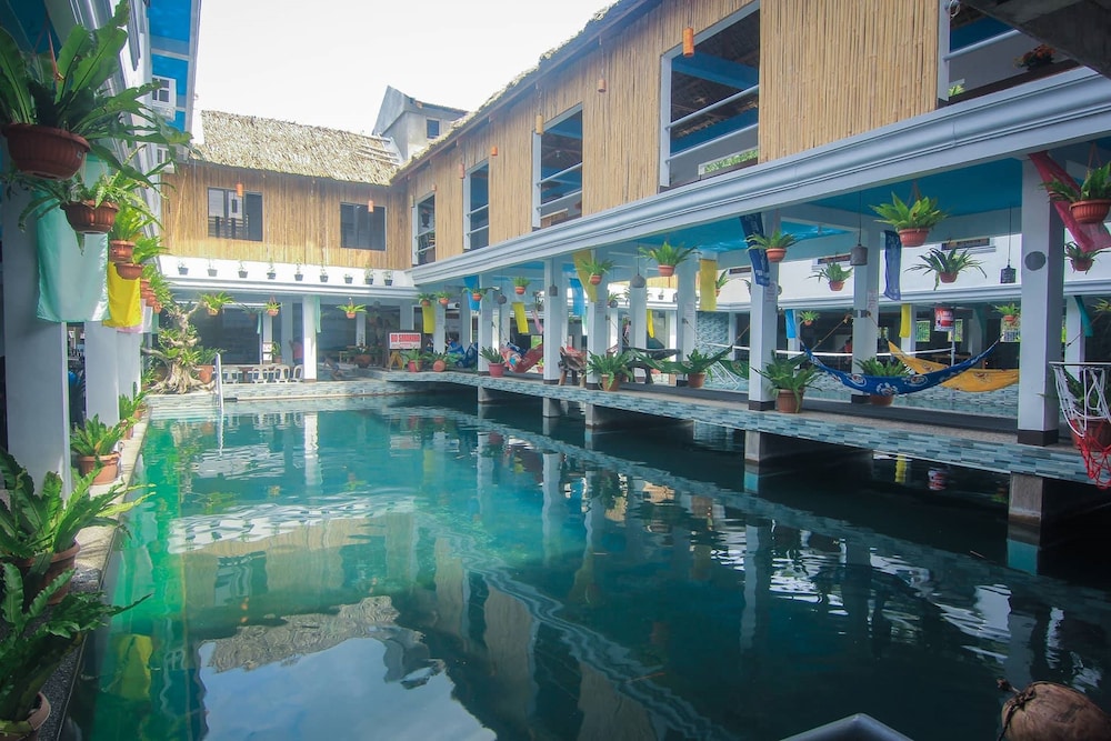 247 Balikbayan Fun Resort - Tiwi