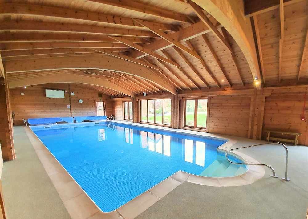 The Victorian Barn Self Catering Holidays With Pool & Hot Tubs - Blandford Forum