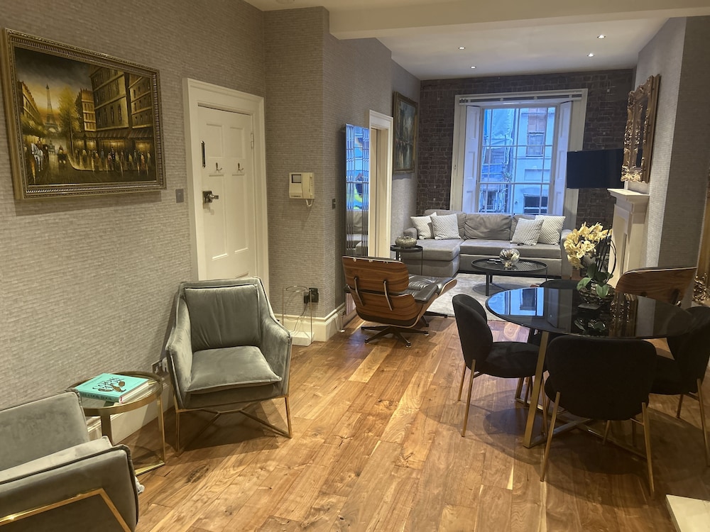 World Class Location.hanover Sq Mayfair..900 Square Feet Of Quality Living Space - Whitehall