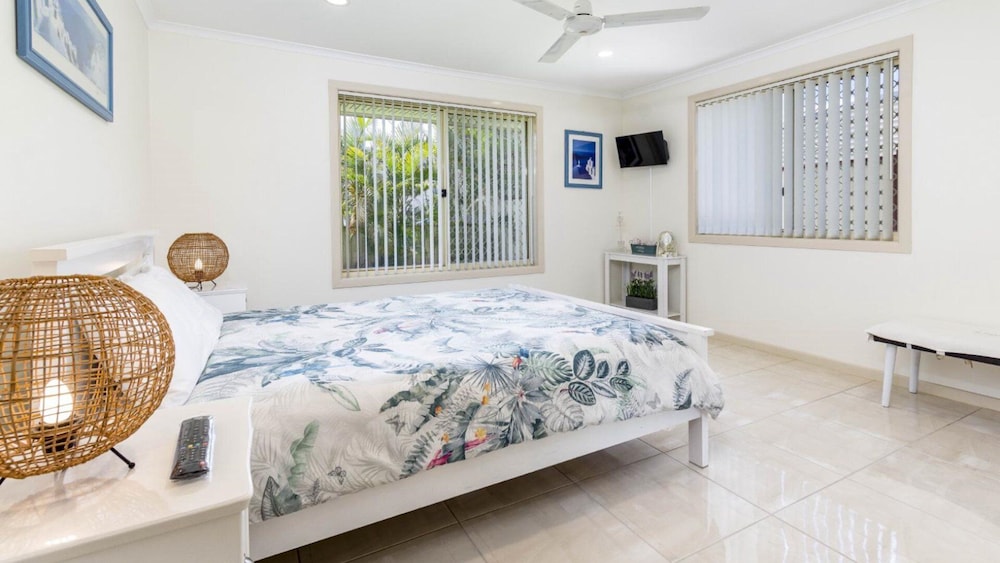 Comfortable Lowset Family Home - Bribie Island