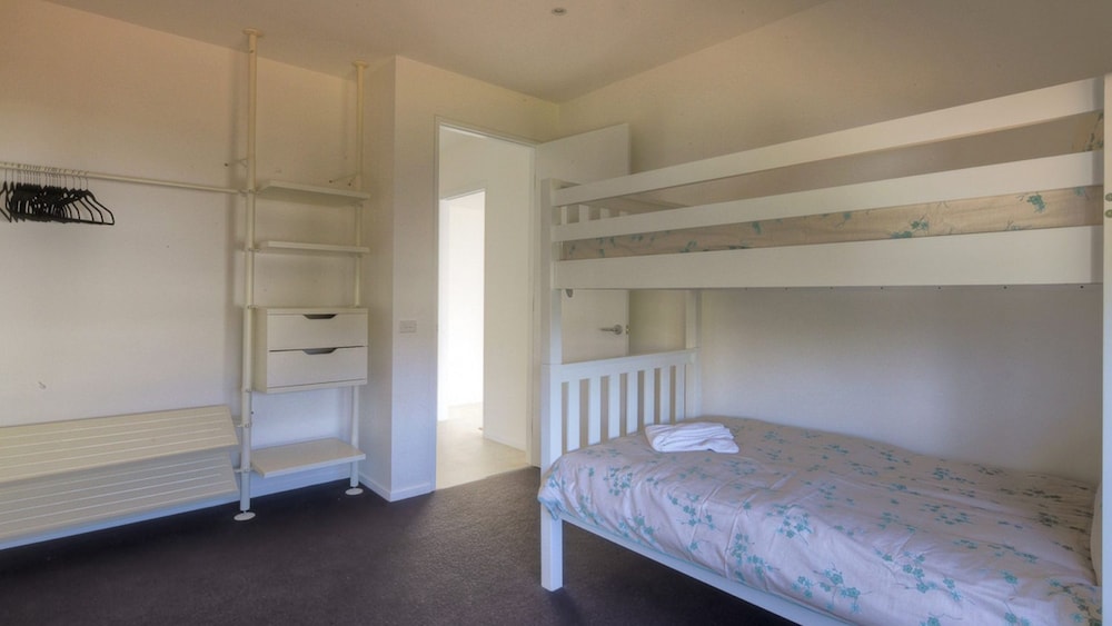 Excellent Value For Multiple Families.  Right Behind The Surf Club. - Port Fairy