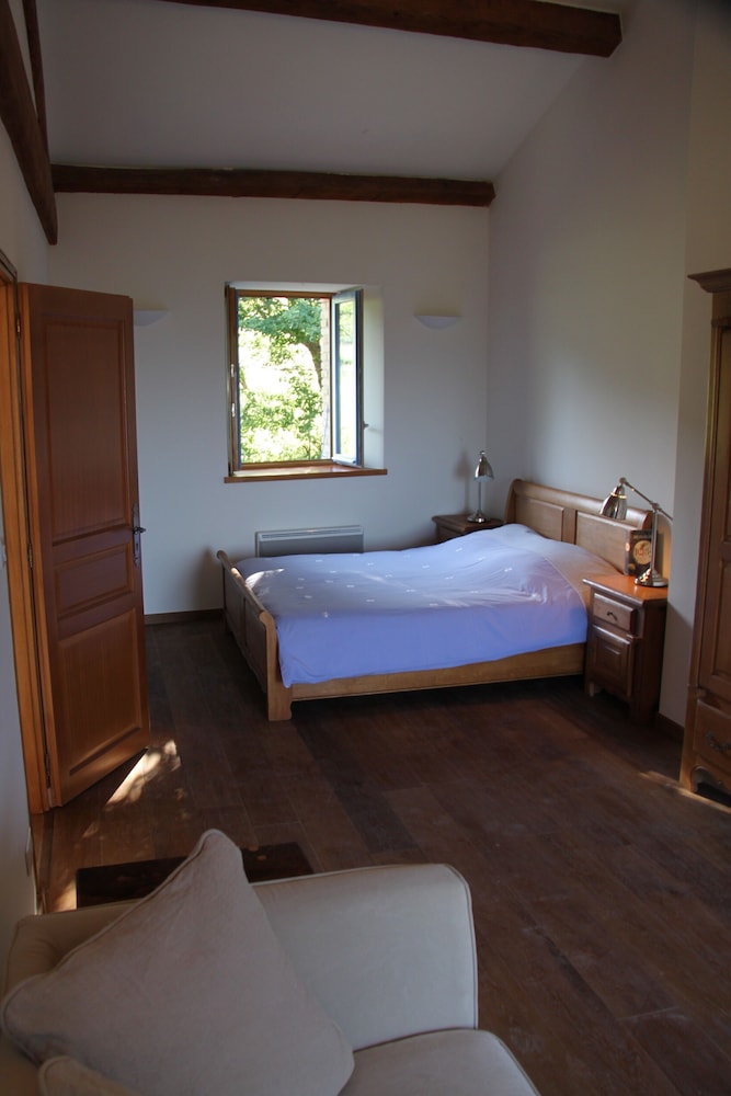 Country Tranquility: 400 Yrs Old, 6 Bedrooms, Sleeps 14-16, Private Pool/sauna - Ardèche