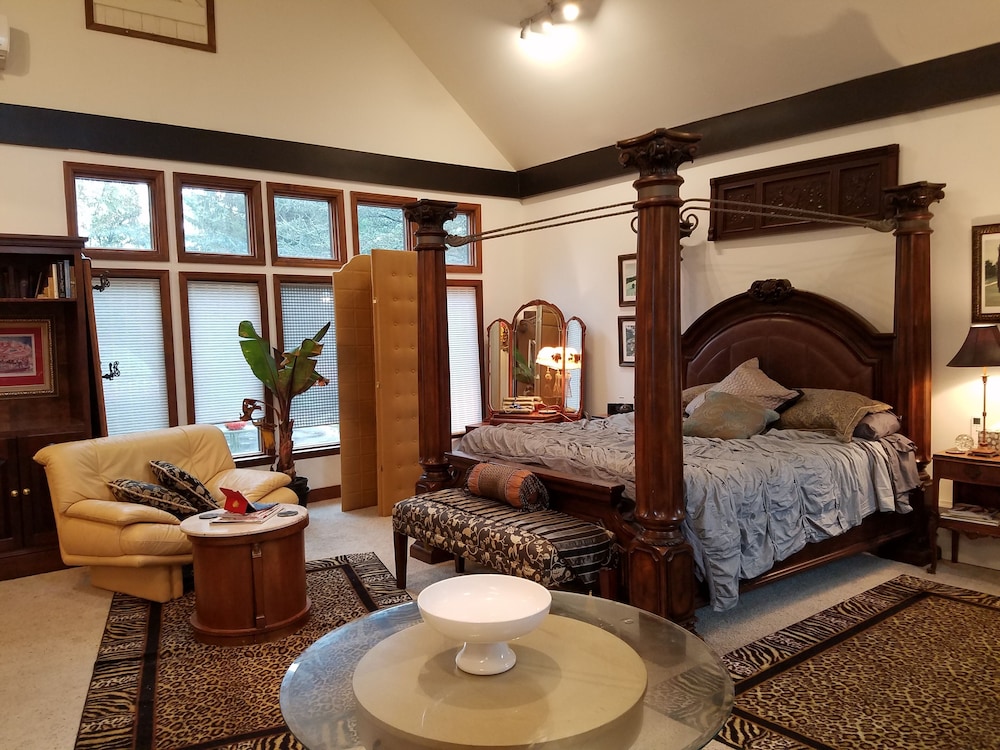 River Rock Room At Muse House:   Secluded Luxury In Horse Country. - Lancaster, PA