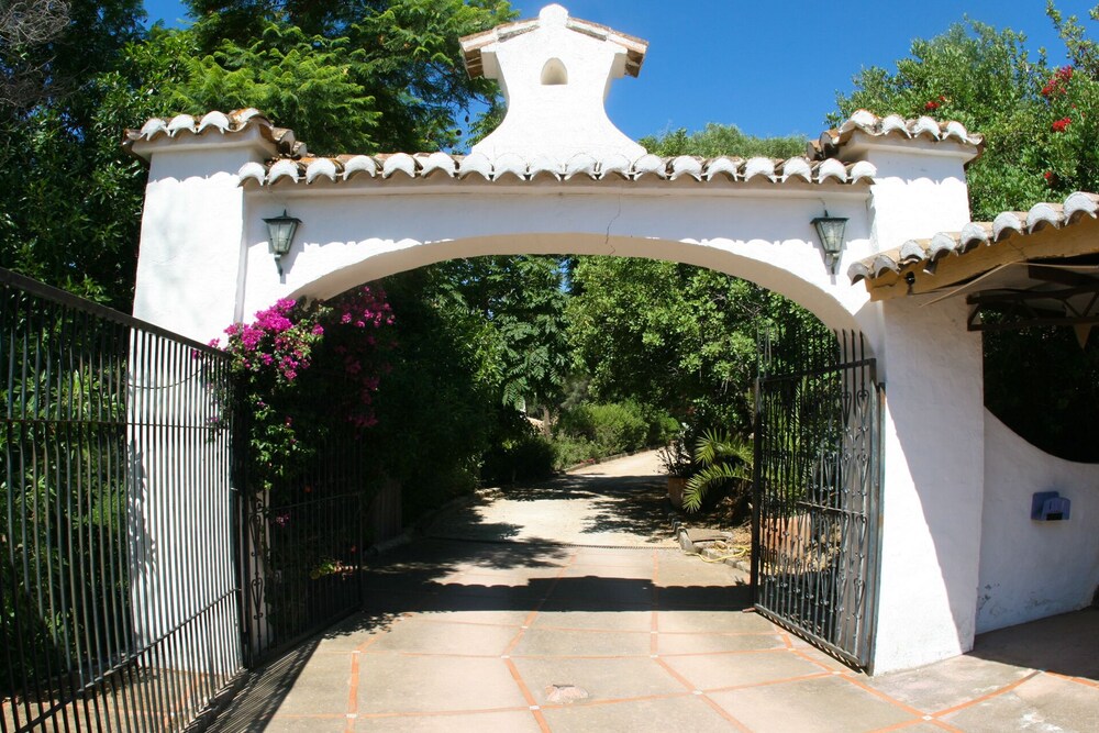 Privacy And Luxury - Villa And Suite With Tennis Court And Pool - Mijas