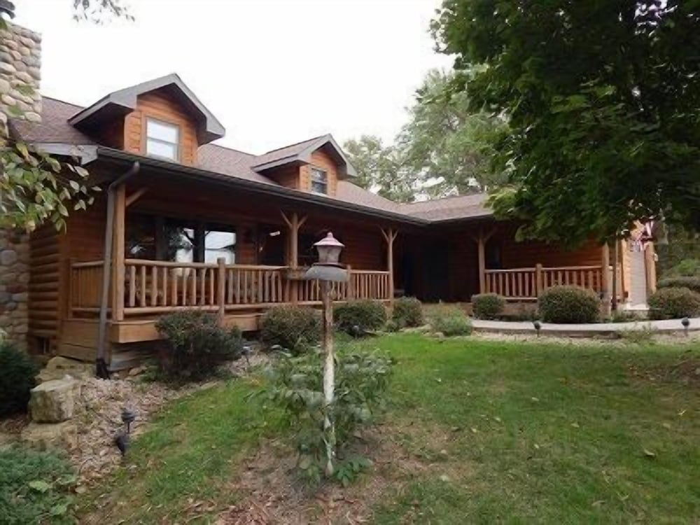 Anmelden Home W / Whirlpool In Apple-canyon Lake - Illinois