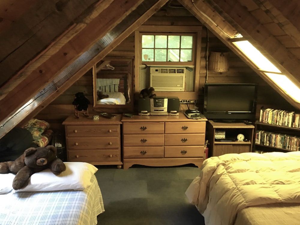 Log Cabin -  Cozy, Quaint & Scenic And Ready For Your Enjoyment! - Grafton, VT