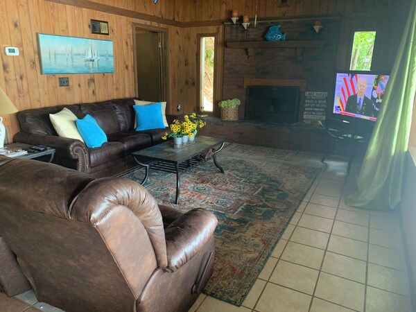 Lakefront Cozy Cottage Only A Few Steps To The Lake! No Pets Allowed!!! - Lewis Smith Lake