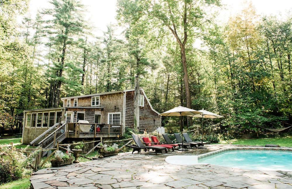Family-friendly Retreat Close To Town W/ Heated Pool & Hot Tub On 3 Acres - Woodstock, NY