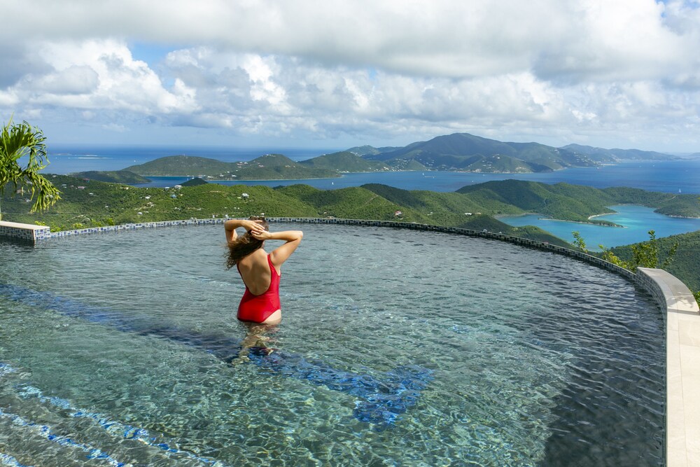 A Romantic Honeymoon Suite With Private Rooftop Hot Tub - Coral Bay, Virgin Islands