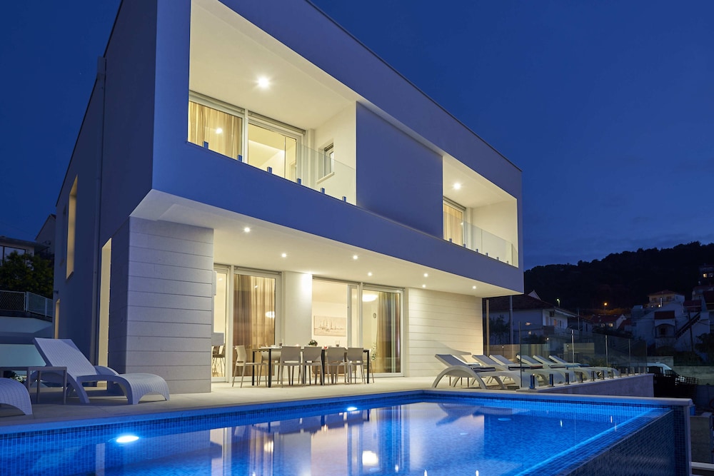 Prachtige Villa Met Uitzicht Op Zee Op 2 Minuten Van Het Centrum Van Trogir- Villa Trogir - Trogir