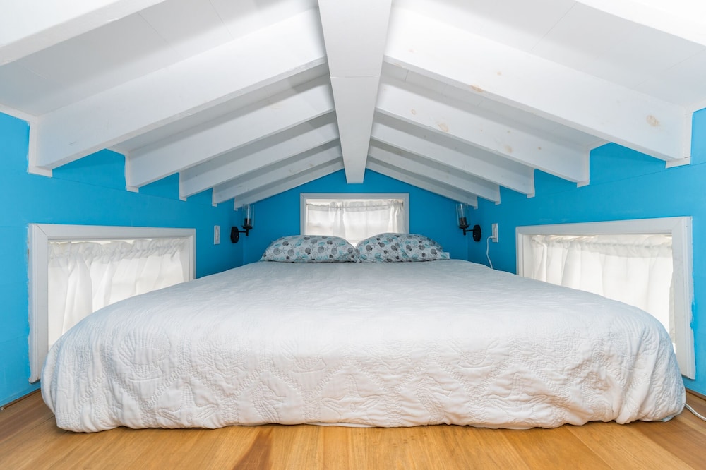 Tiny House Seashell Perfectly Sleeps 2 And Offers Cozy Beach Accommodations - Siesta Beach, Florida