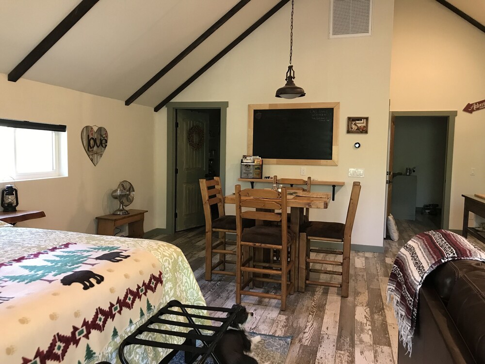 Rates Reduced Through February, Book Now, Emma’s Loft In Strawberry Az - 派因