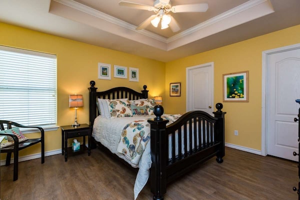 Beautiful Spacious 3 Bedroom Plus Loft Townhome On Padre Island - Corpus Christi, TX