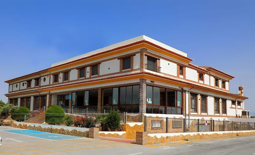 Hotel Restaurante Dama De Baza - Zújar