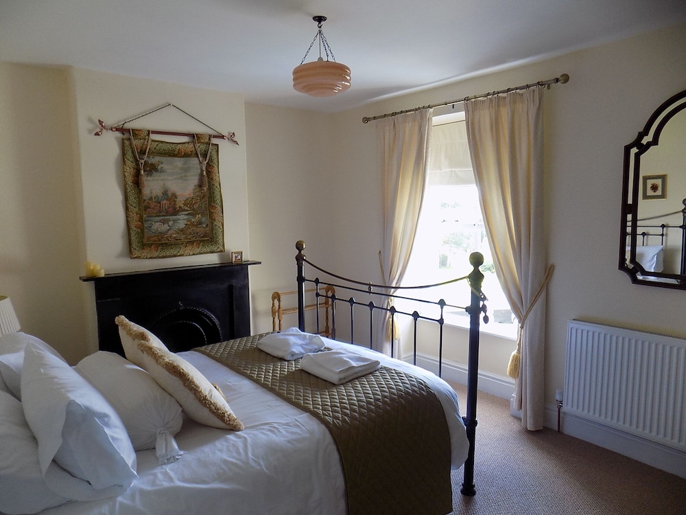 Charming Refurbished Traditional Town House 4 Bed "Aunty Mary's",families,groups - North Wales