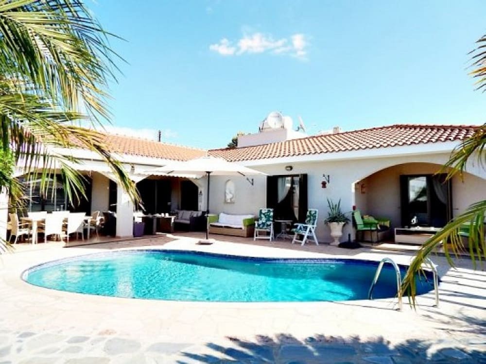 Atemberaubende, Stilvolle Und Geräumige Villa Mit 3 Schlafzimmern Mit Eigenem Pool - Paphos