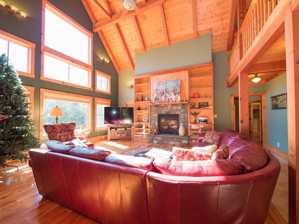 A Step Above The Rest!!  Modern Luxury And Mountain Privacy Minutes From Lakes - Lake Placid, NY