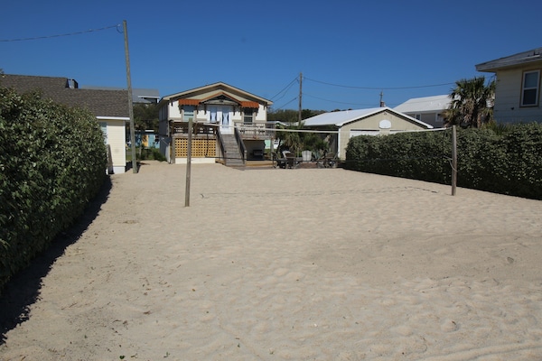 A Summers Rest - The Only Ocean Front, Private Volleyball Court! Great Location! - Southport, NC