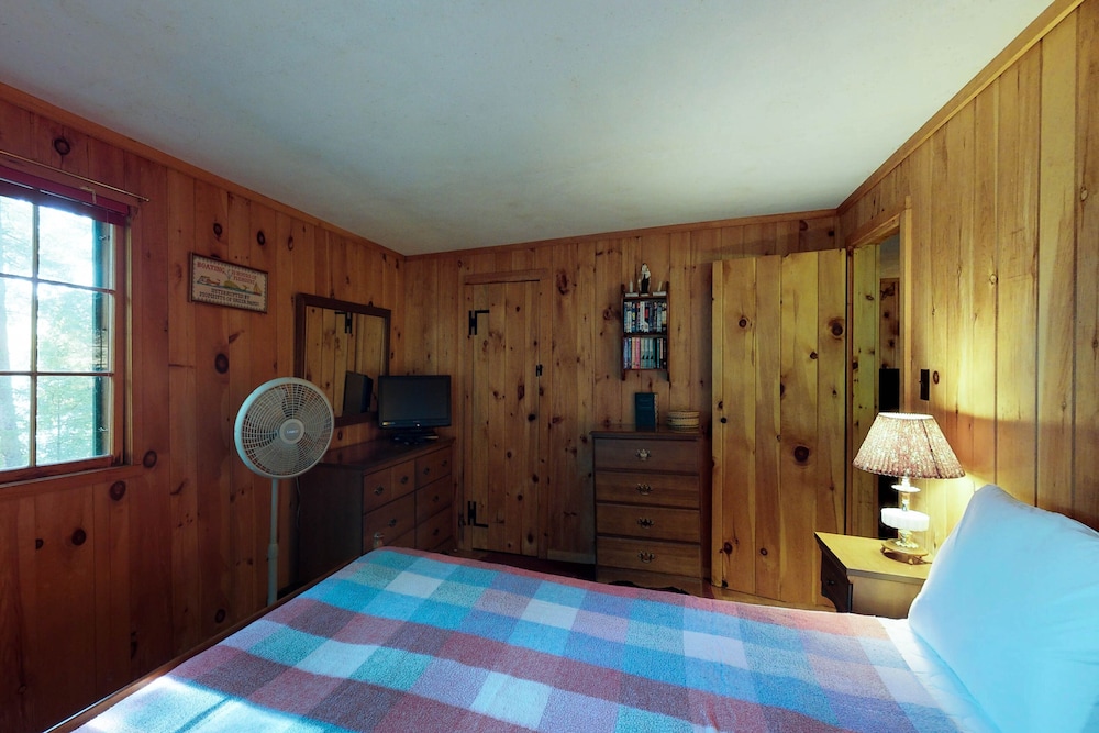 Lakefront Cabin With Private Dock, Wood Stove & Beach Access - Dogs Ok - Lily Bay State Park, Beaver Cove