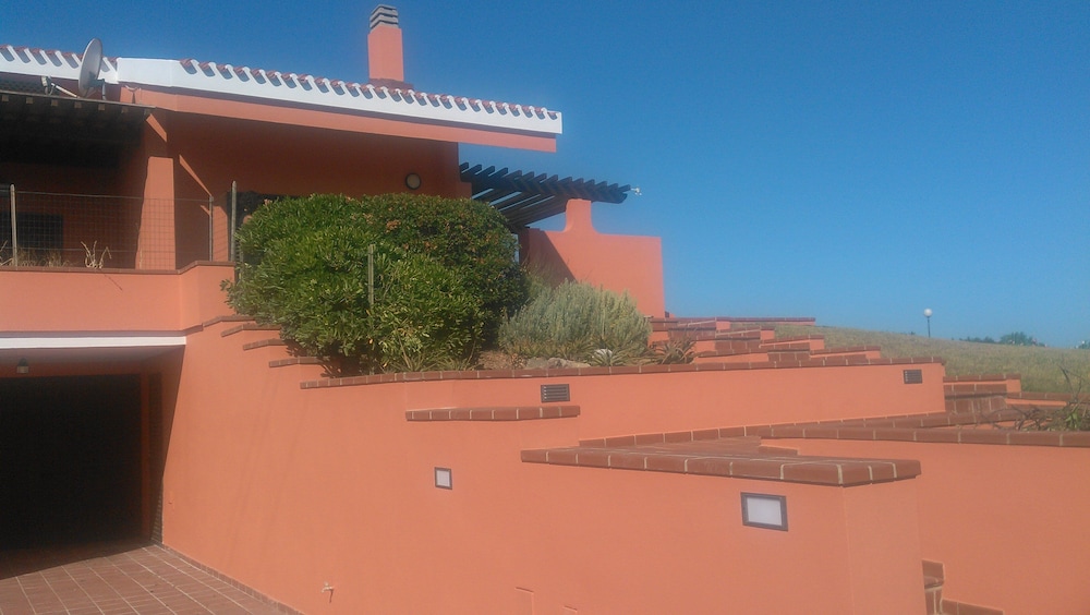 La Casa Rosa Panoramica Spaziosa A 300mt Dal Mare Con Wifi - Stintino