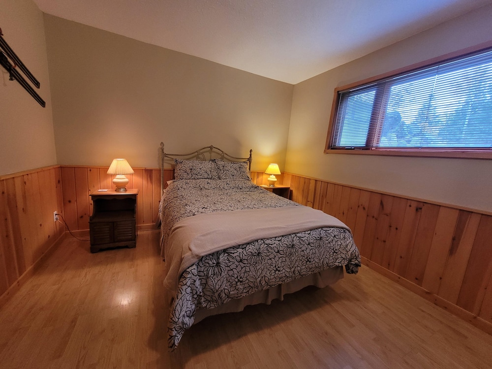 Good Value, 2 Minutes Drive To Red Resort! - Rossland