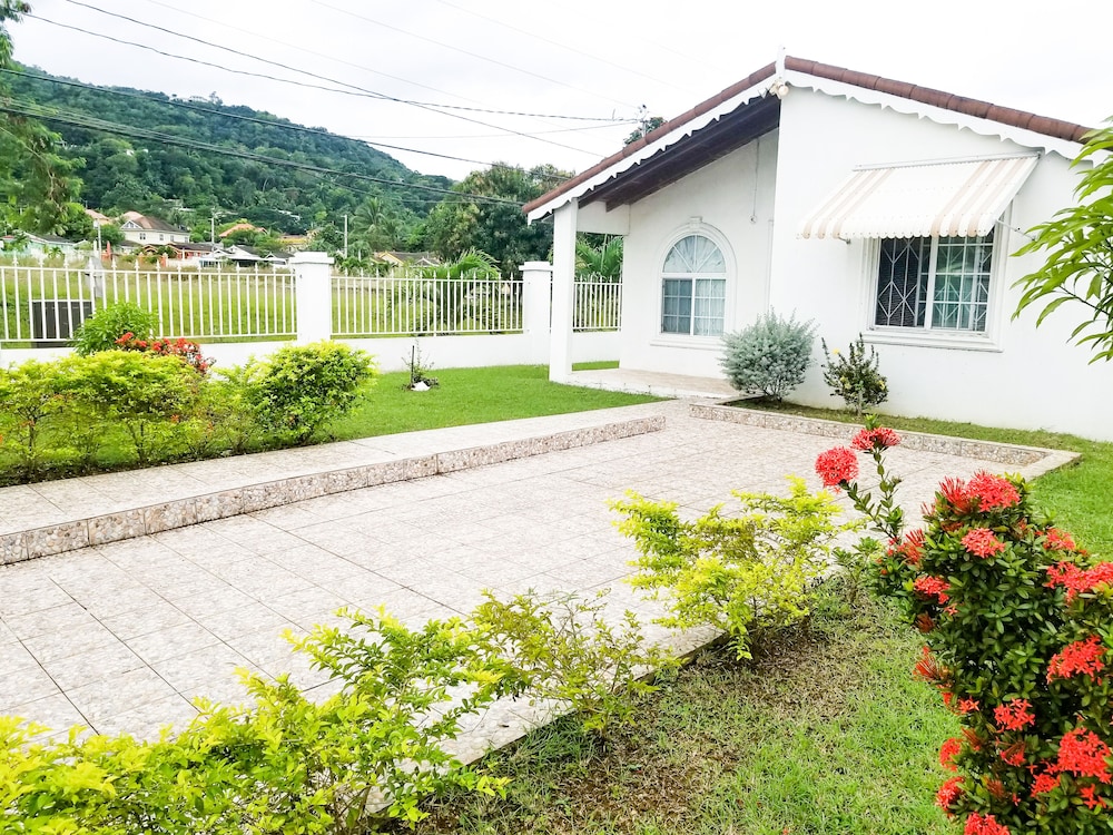 Private And Cozy Home - Montego Bay