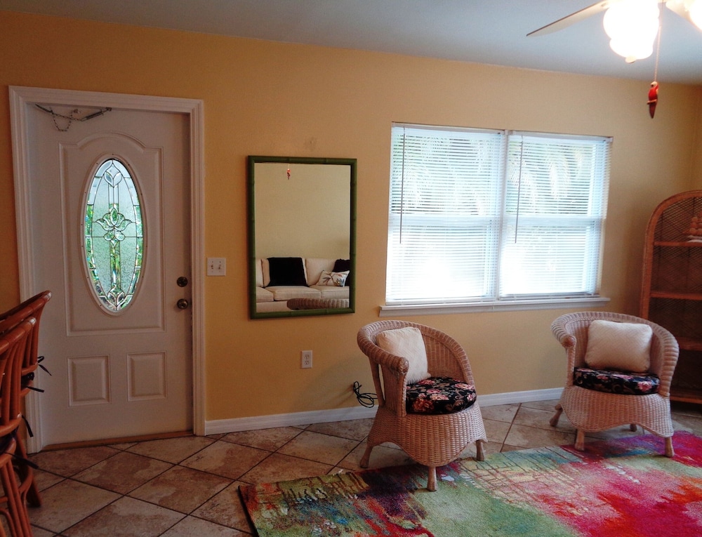 Quiet, Picturesque Living Close To Downtown Fort Myers Russell Park Area 33905 - Fort Myers, FL