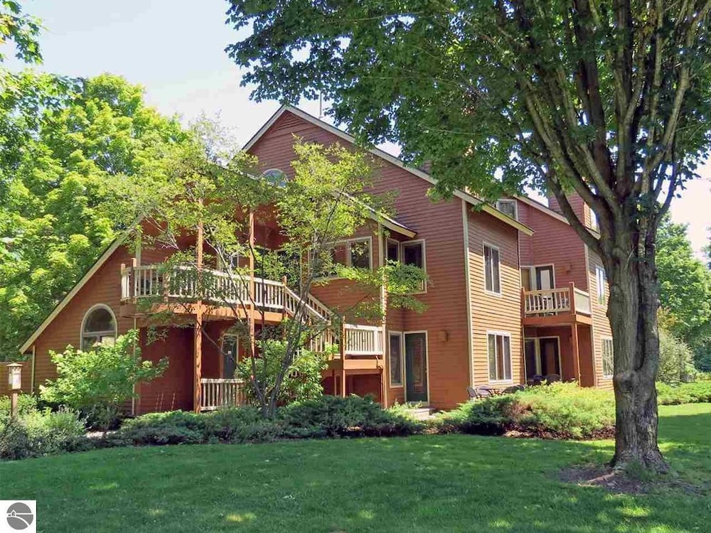 Spacious 2 Bed At Crystal Mountain Resort 2 Bedroom Condo By Redawning - Michigan