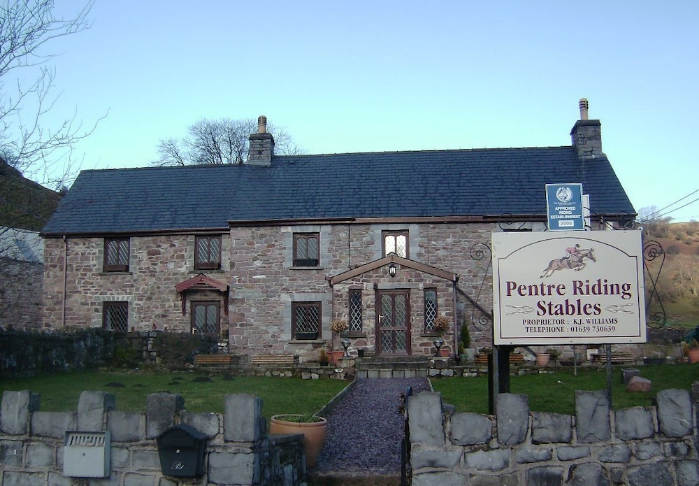 Pentre Riding Stable And Accommodation - Carmarthenshire