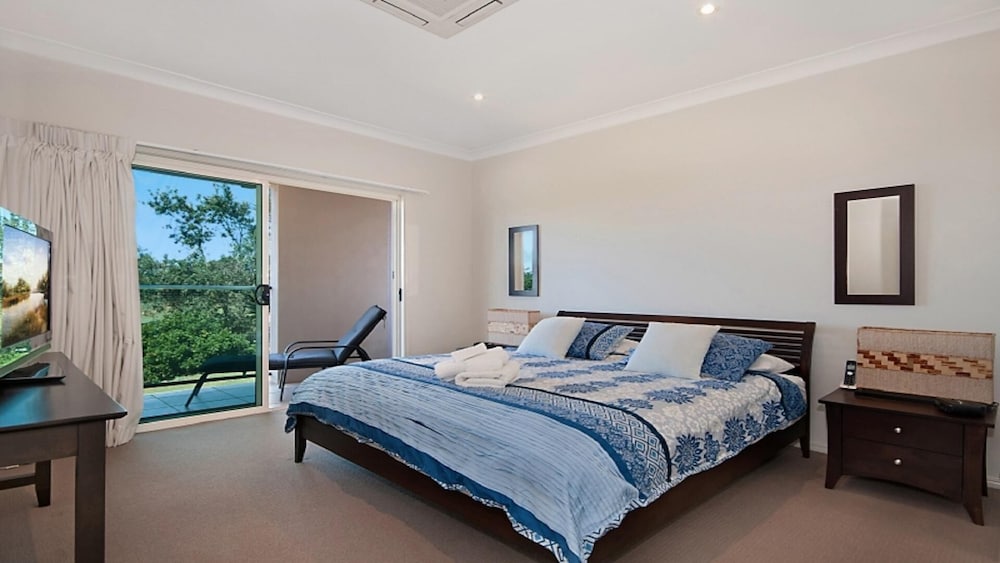 Surfside - Executive Style Townhouse Close To Shelly Beach - Ballina