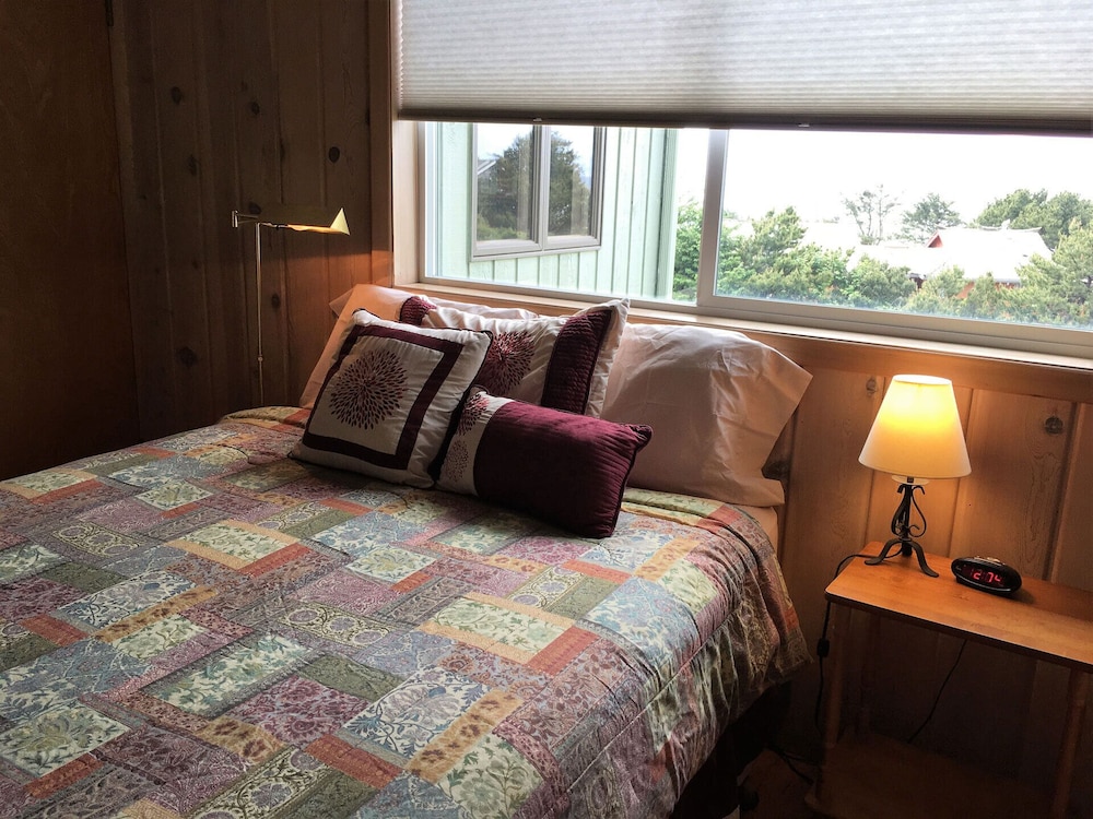 Oceanview- Family And Pet Friendly - Tidepools Across Street - Yachats, OR