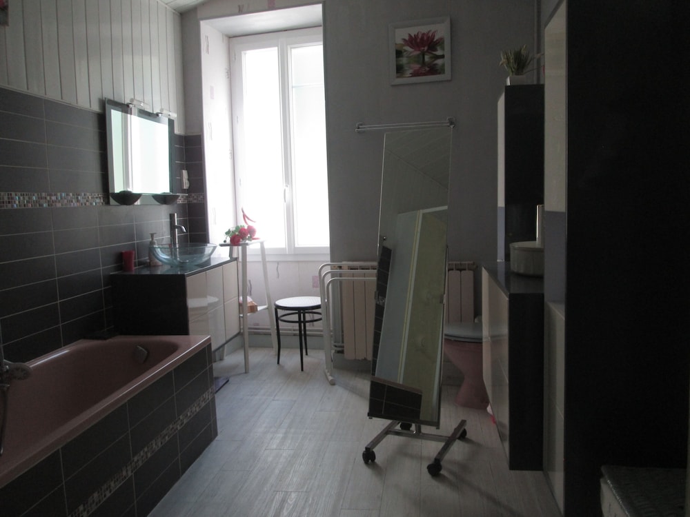 Comfortabel Huis Wi-fi In De Buurt Van Alle Winkels 8 Volwassenen + 1 Baby Huisdieren Ja - Marennes