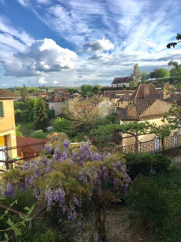 Coeur Du Beau Village Médiéval Belvès - Maison De Ville Avec Terrasse Et Jardin. - Périgord