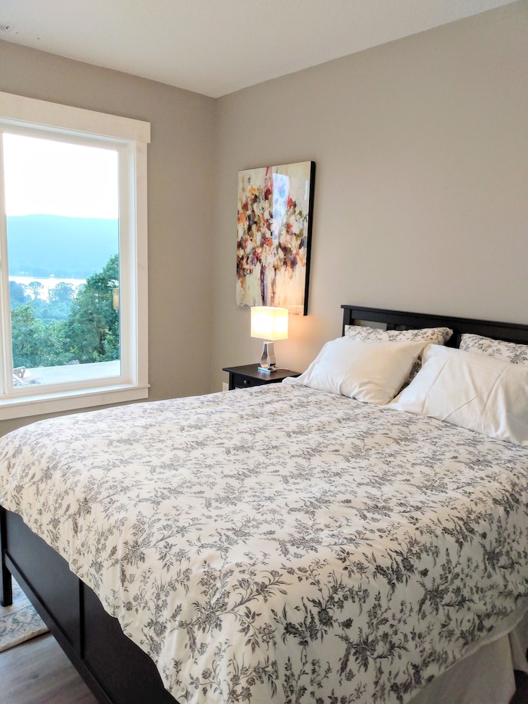 Kalama Oaks!  Spacious Private Suite On The Bluff, Views Of The Columbia River. - Kelso, WA