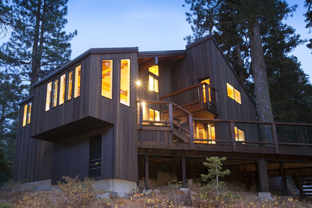 Trapper Mc Nutt Modern Mountain 4 Bedroom Home By Redawning - Tahoe City, CA