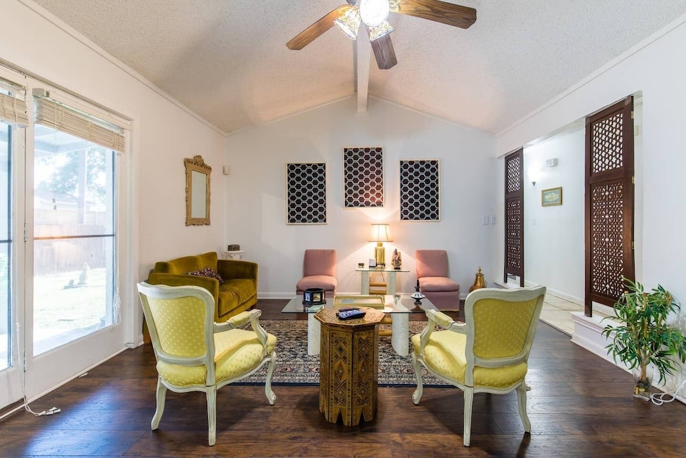 Oasis Near Dfw Airport With Mediterranean Setting - Dallas/Fort Worth Airport (DFW)