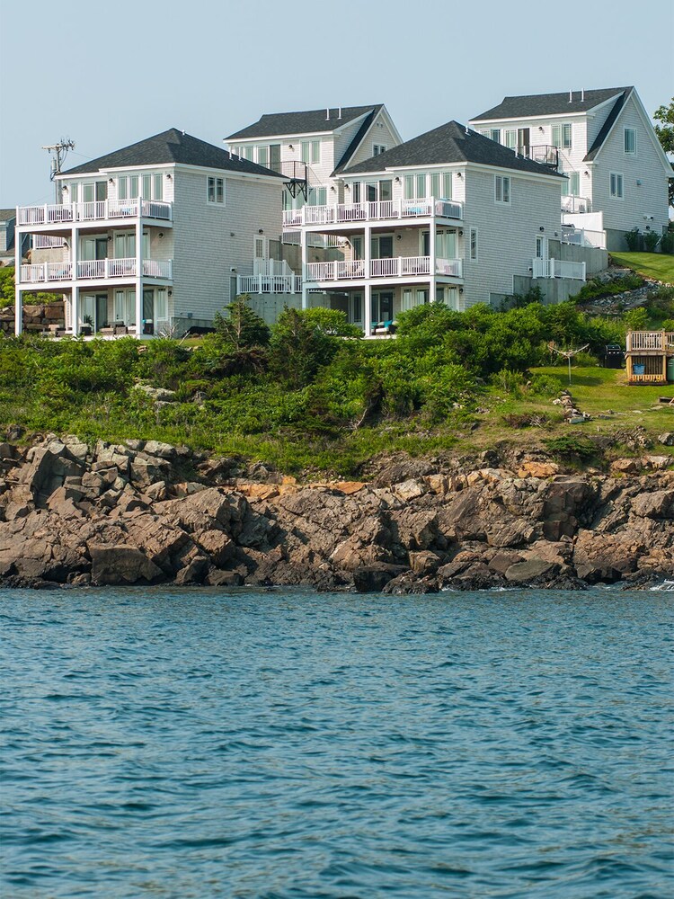 Stunning Bold Oceanfront Home With Spectacular Views 3 Bedrooms 3 Full Bathrooms - York's Wild Kingdom, York