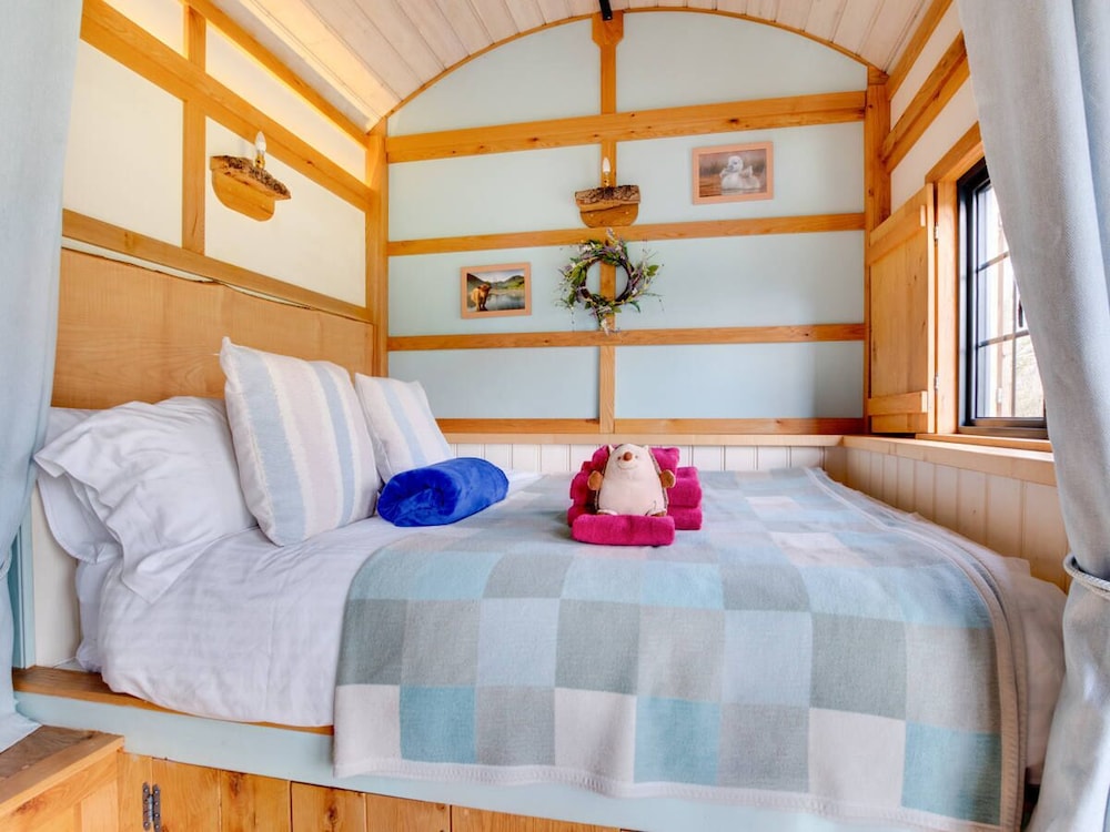 Una Cabina Glamping Inspirada En Un Vagón De Ferrocarril, The Mallard Hace Un Refugio Romántico Ideal En El - Gales