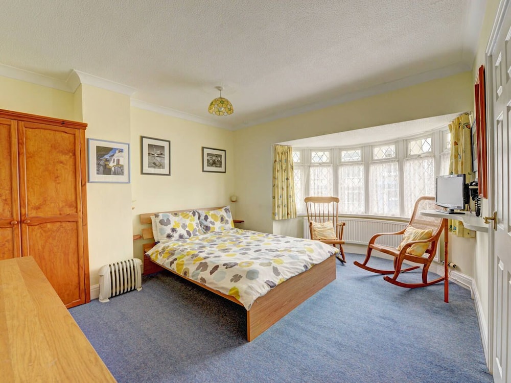 Ashford Villa - Four Bedroom House, Sleeps 8 - Wales