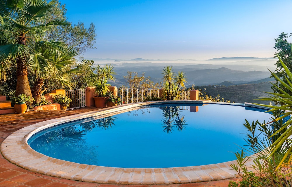 Hermosa, Romántica, Privada, Pacífica Villa Con Impresionantes Vistas A Marruecos - Benarrabá