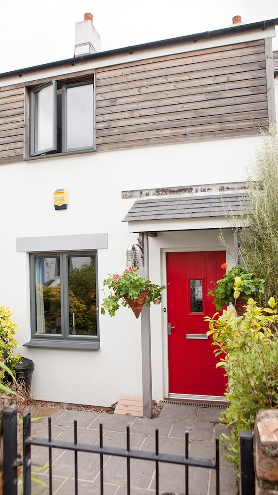 Modern Cottage With Parking, Patio, Close To Sea And Harbour - St Austell