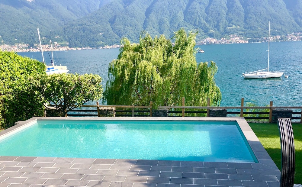 Lakeside Villa With Private Garden And Pool. 180° Views Of The Lake & The Island - 梅納焦