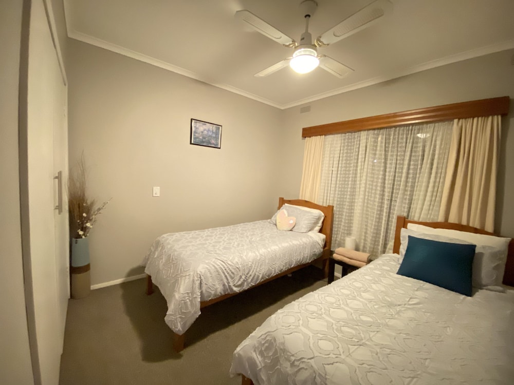 3 Bed Home In Bendigo Area With Free Wifi - Bendigo