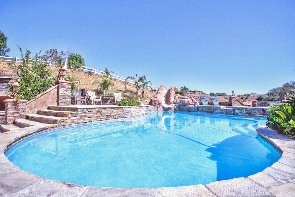 Private Single Level Hill Top Estate On 5 Acres- 20 Min To Old Town Temecula - Temecula, CA