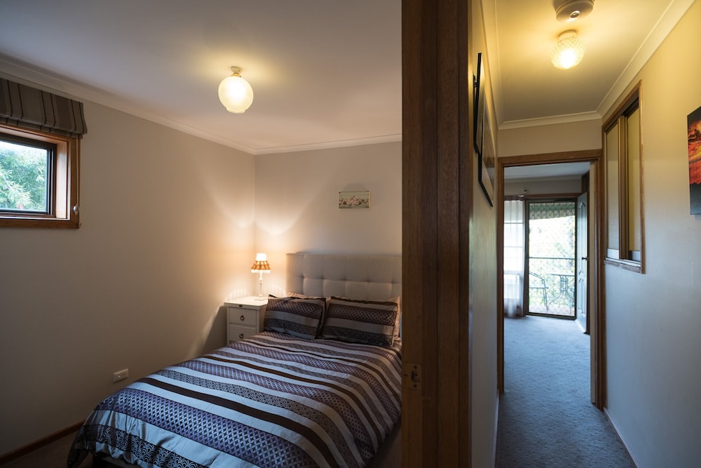 Secluded Townhouse Great For Families, Couples, Small Groups In Glenelg North - 매리언
