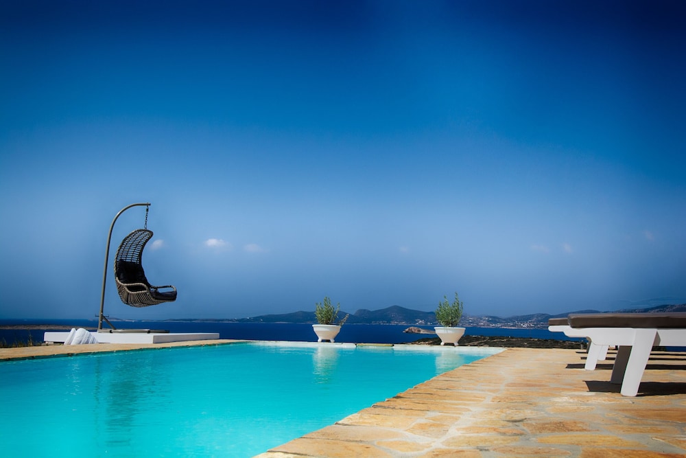 豪華なヴィラ＆プライベートプール、静かで魅力的な素晴らしい景色 - アンティパロス