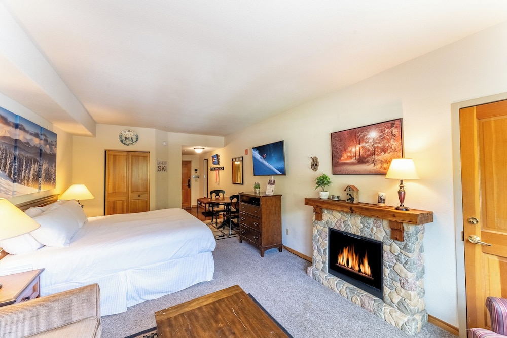 Updated Studio W/ Ac; King Bed, Great Amenities, Close To Keystone Base Area - Colorado